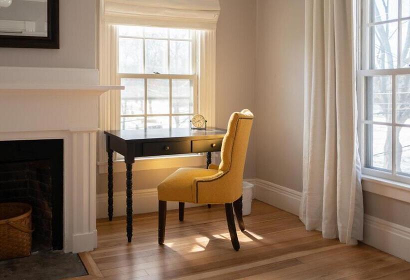 تختخواب و صبحانه Onesixtyfive, The Inn On Park Row