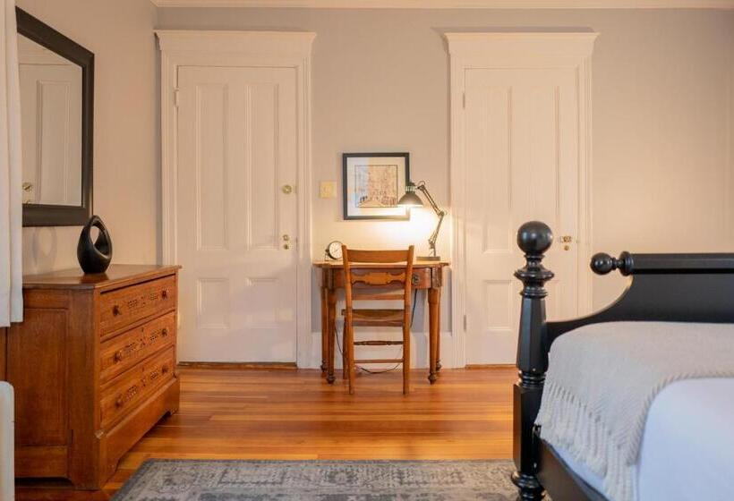 تختخواب و صبحانه Onesixtyfive, The Inn On Park Row