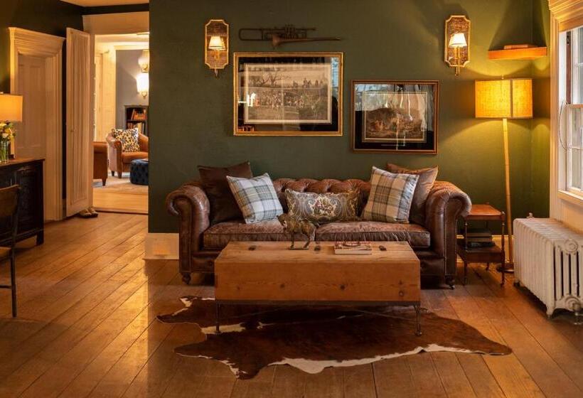 تختخواب و صبحانه Onesixtyfive, The Inn On Park Row