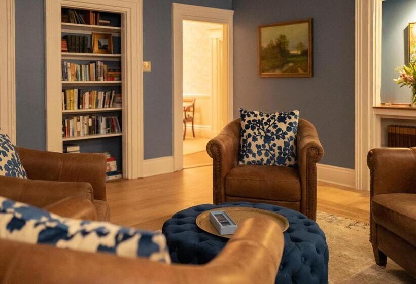 تختخواب و صبحانه Onesixtyfive, The Inn On Park Row