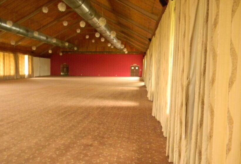 Отель Aarohi Starz Club