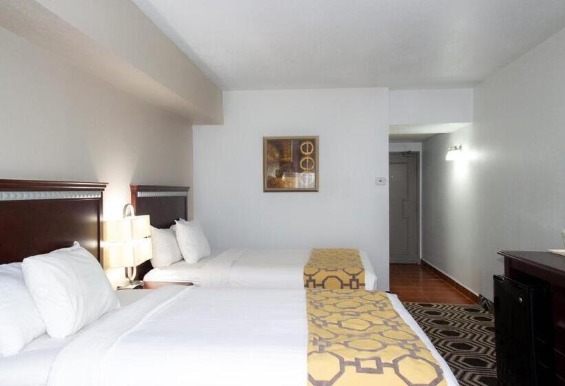 בית מלון כפרי Baymont By Wyndham Delavan Near Lake Geneva