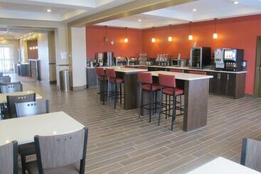 هتل Best Western Plus Kindersley