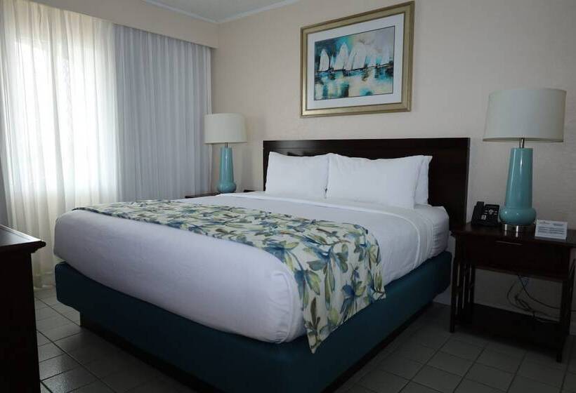 هتل Casa Del Mar Beach Resort