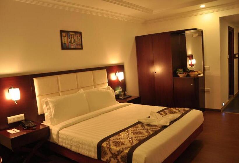 هتل Grand Clarks Inn