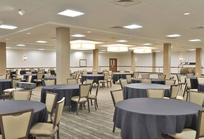 هتل The Lismore Eau Claire   A Doubletree By Hilton