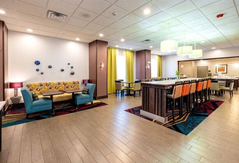 فندق Flag Point Inn & Suites Pratt By Fairbridge