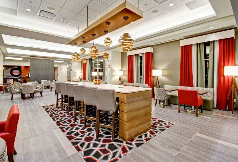 هتل Hampton Inn & Suites By Hilton Medicine Hat