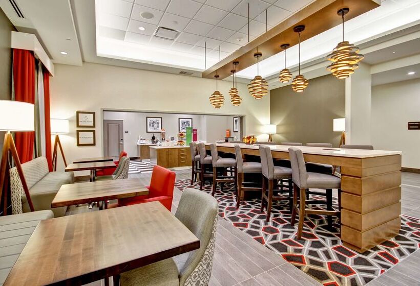هتل Hampton Inn & Suites By Hilton Medicine Hat