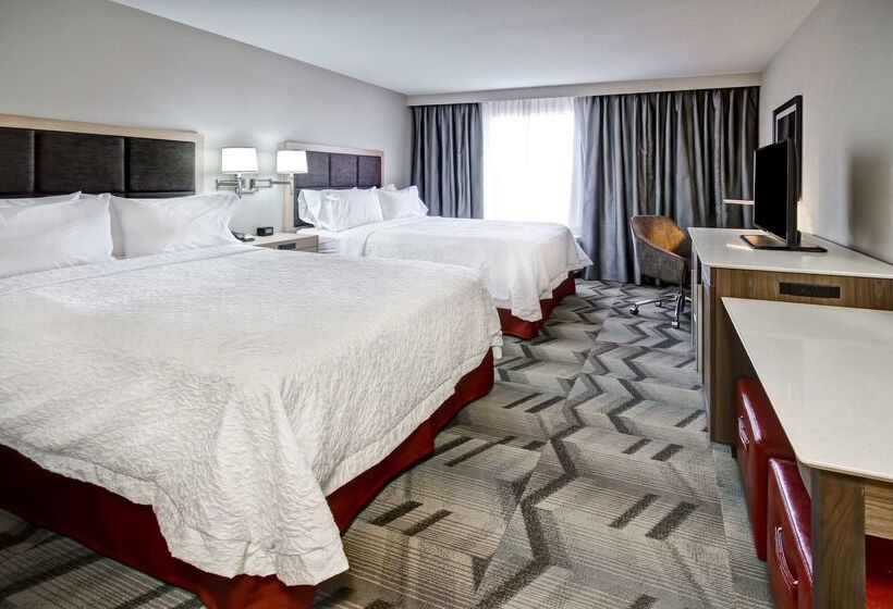 هتل Hampton Inn & Suites By Hilton Medicine Hat