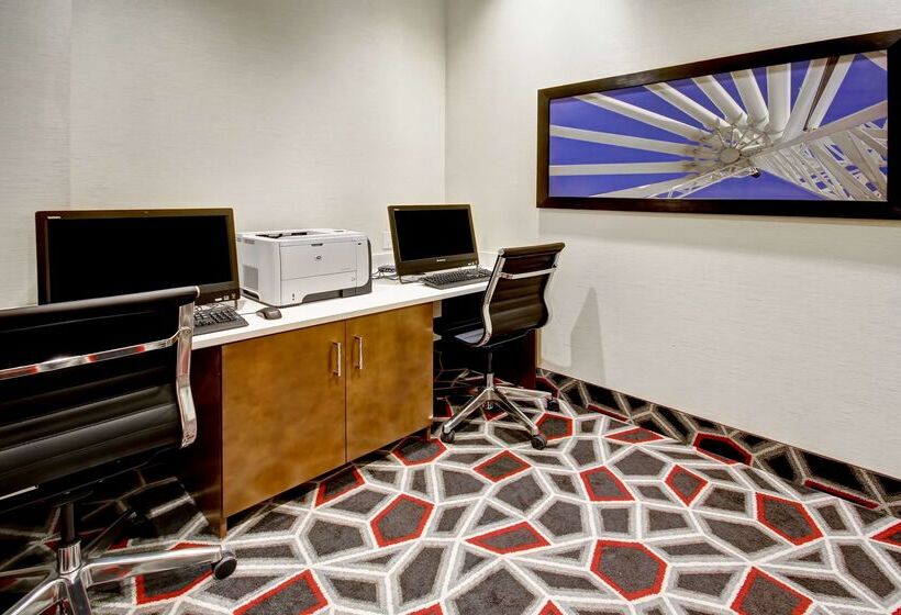 هتل Hampton Inn & Suites By Hilton Medicine Hat