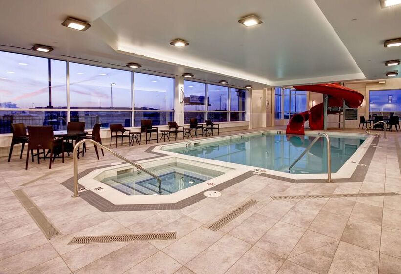 هتل Hampton Inn & Suites By Hilton Medicine Hat