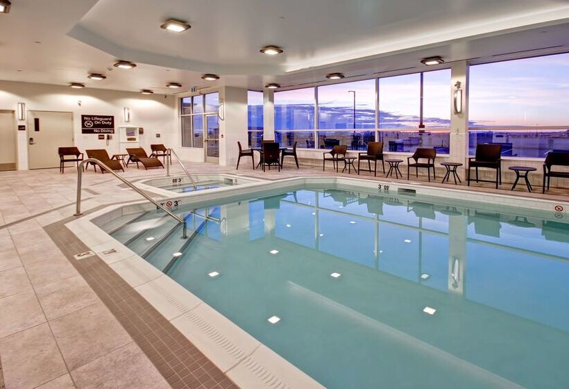 هتل Hampton Inn & Suites By Hilton Medicine Hat