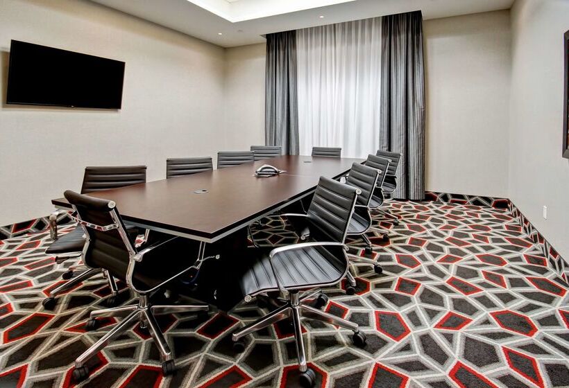 هتل Hampton Inn & Suites By Hilton Medicine Hat
