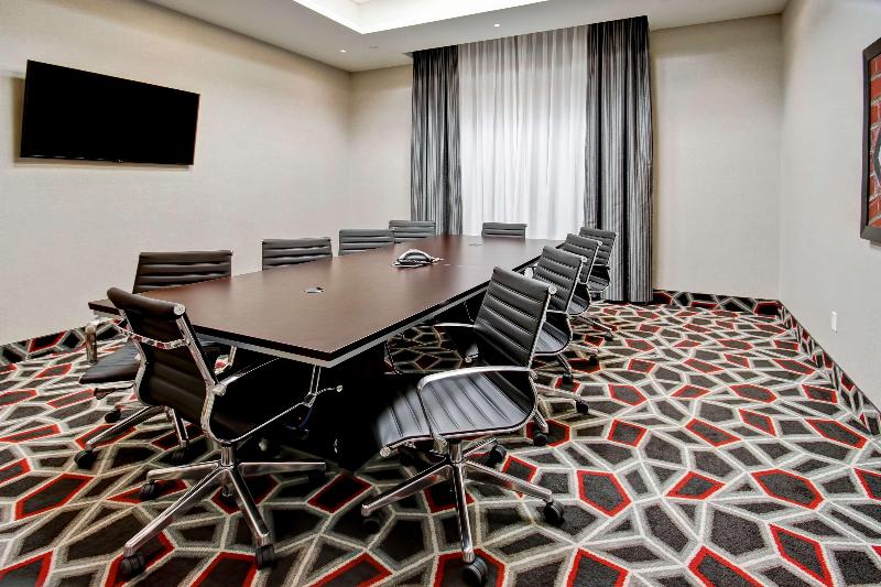 هتل Hampton Inn & Suites By Hilton Medicine Hat