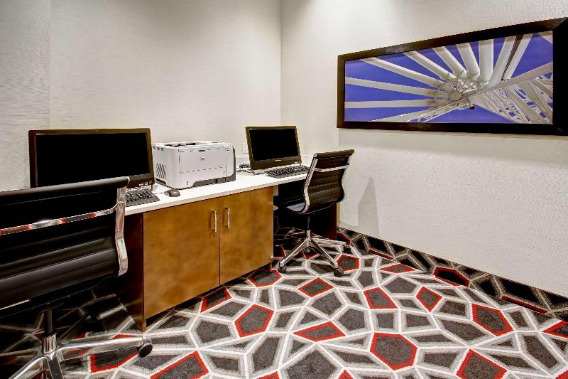 هتل Hampton Inn & Suites By Hilton Medicine Hat