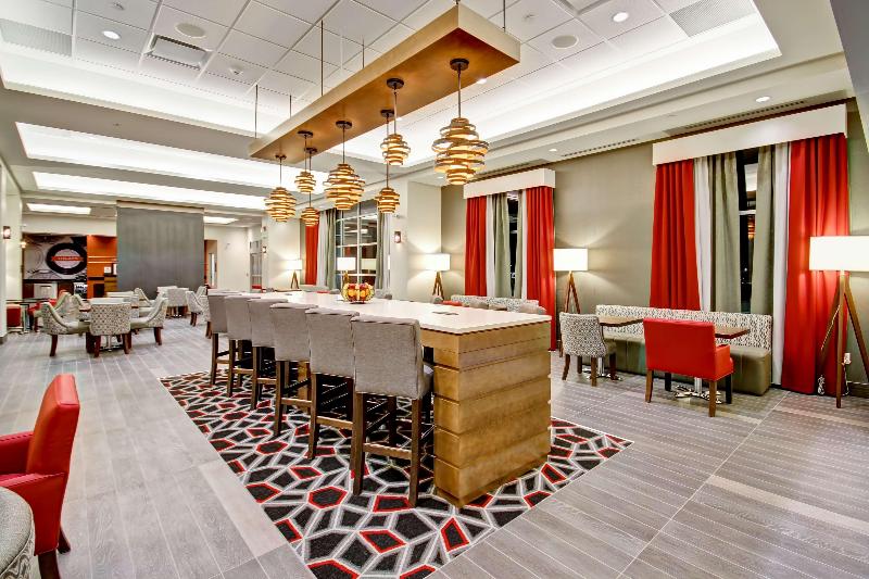 هتل Hampton Inn & Suites By Hilton Medicine Hat