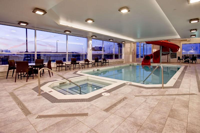 هتل Hampton Inn & Suites By Hilton Medicine Hat