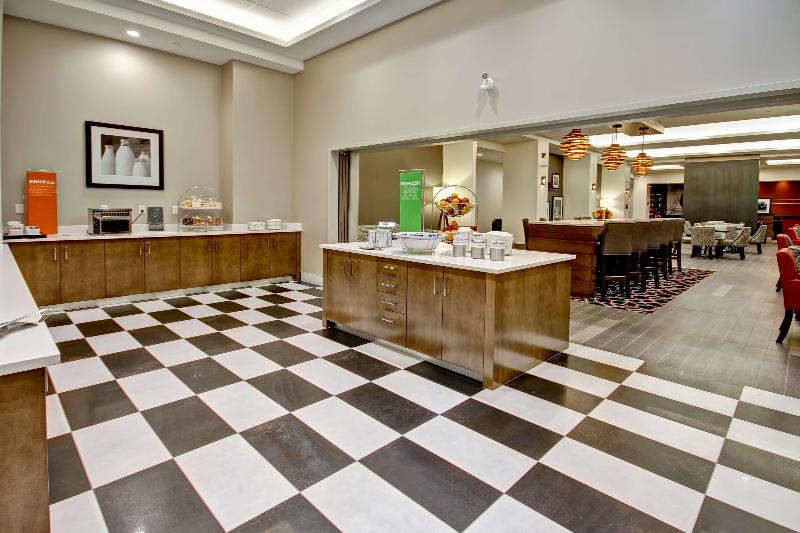 هتل Hampton Inn & Suites By Hilton Medicine Hat