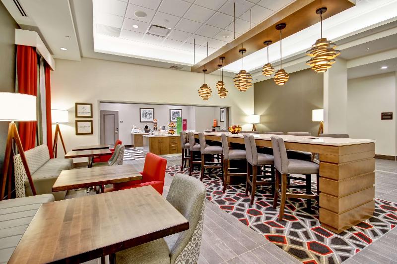 هتل Hampton Inn & Suites By Hilton Medicine Hat