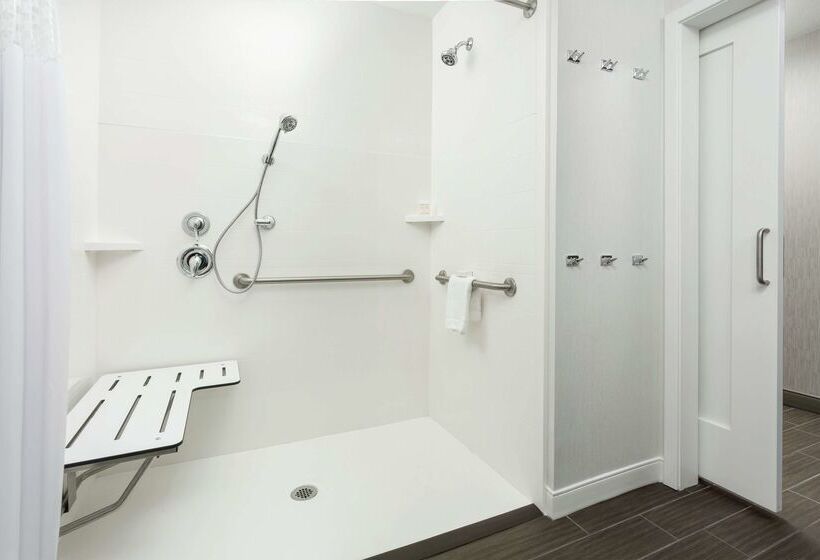 هتل Hampton Inn & Suites Napa
