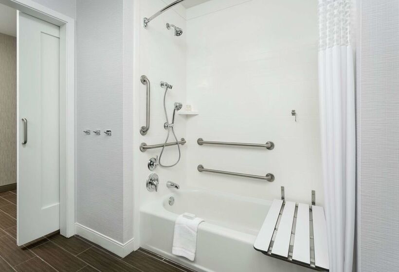 هتل Hampton Inn & Suites Napa