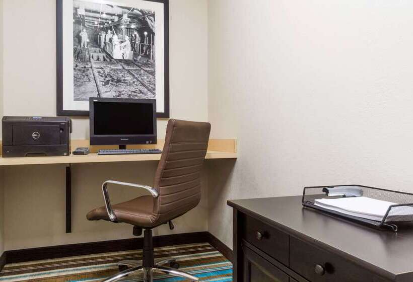 هتل Hawthorn Suites By Wyndham Wheeling At The Highlands