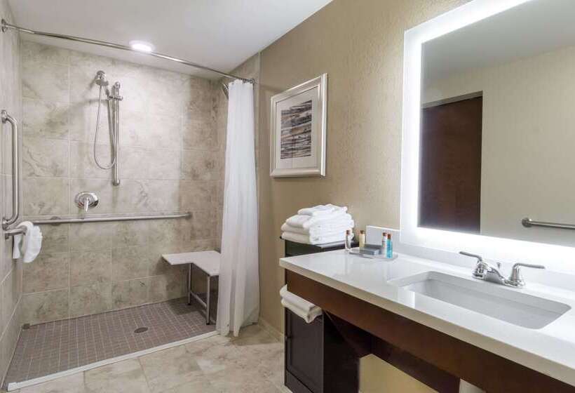 هتل Hawthorn Suites By Wyndham Wheeling At The Highlands