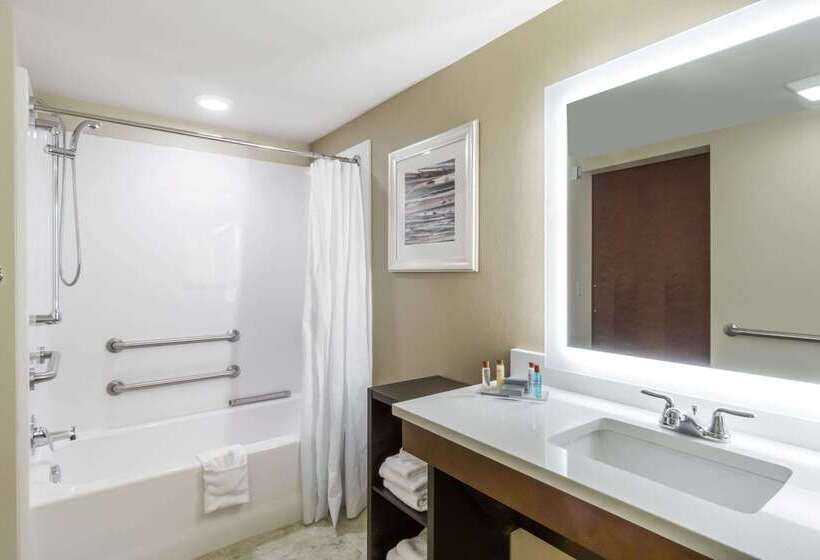 هتل Hawthorn Suites By Wyndham Wheeling At The Highlands