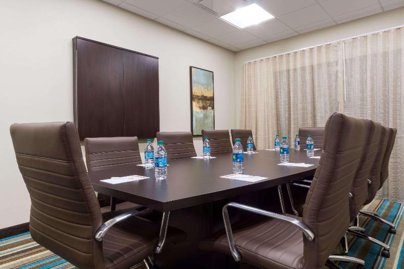 هتل Hawthorn Suites By Wyndham Wheeling At The Highlands