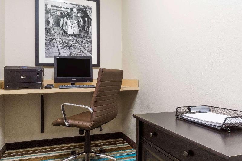 هتل Hawthorn Suites By Wyndham Wheeling At The Highlands