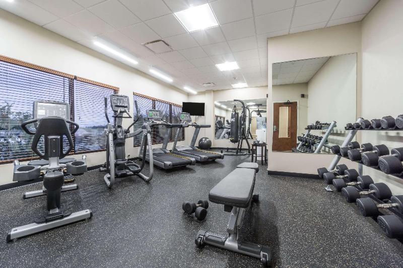هتل Hawthorn Suites By Wyndham Wheeling At The Highlands