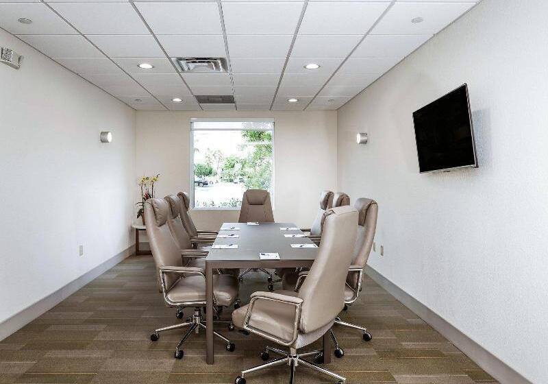 هتل Holiday Inn Express & Suites Boynton Beach East, An Ihg