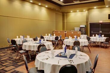 هتل Kindersley Inn