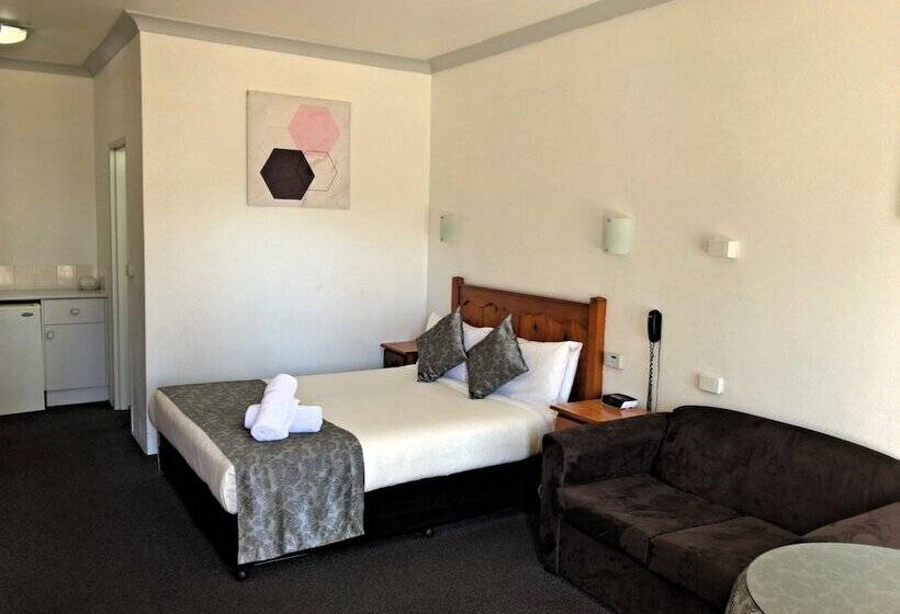 هتل New England Motor Inn