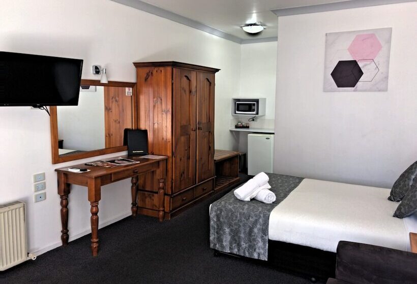 هتل New England Motor Inn