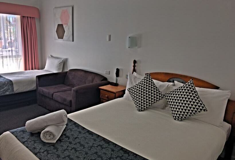 هتل New England Motor Inn
