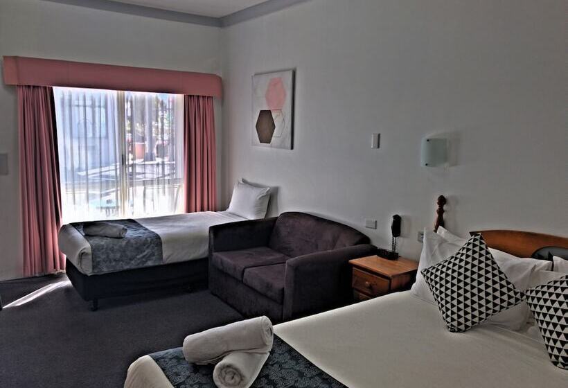 هتل New England Motor Inn