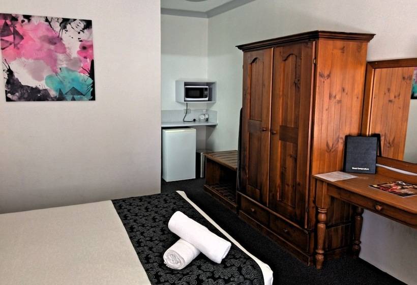 هتل New England Motor Inn