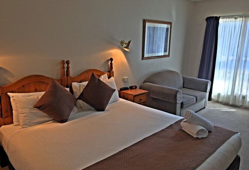 هتل New England Motor Inn