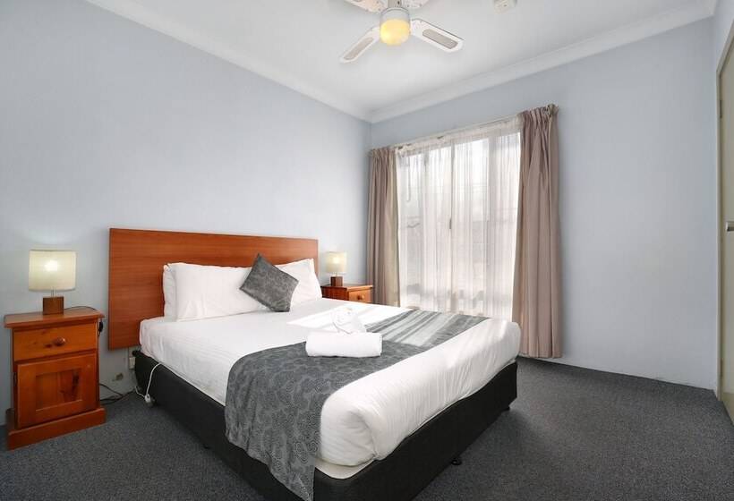 هتل New England Motor Inn