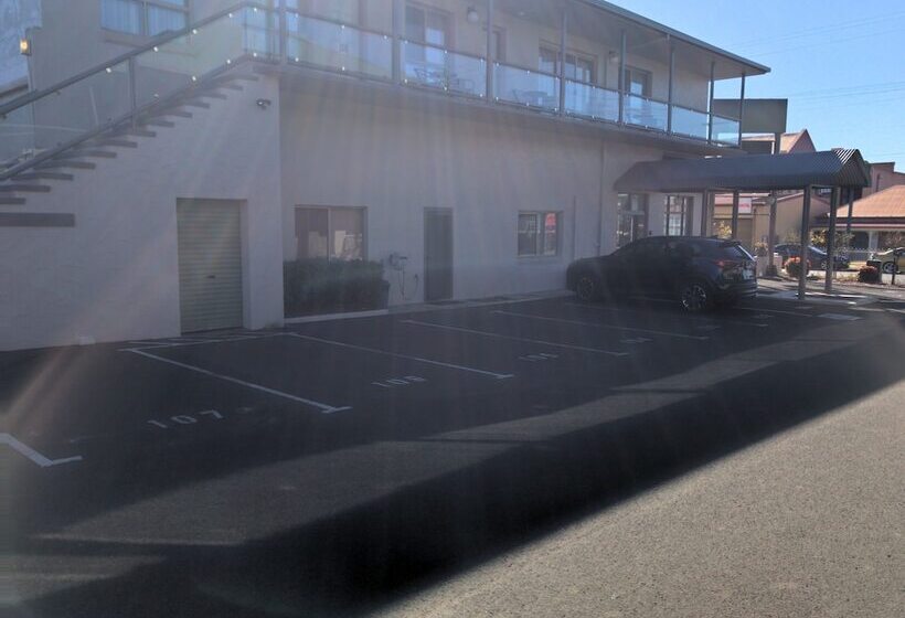 هتل New England Motor Inn
