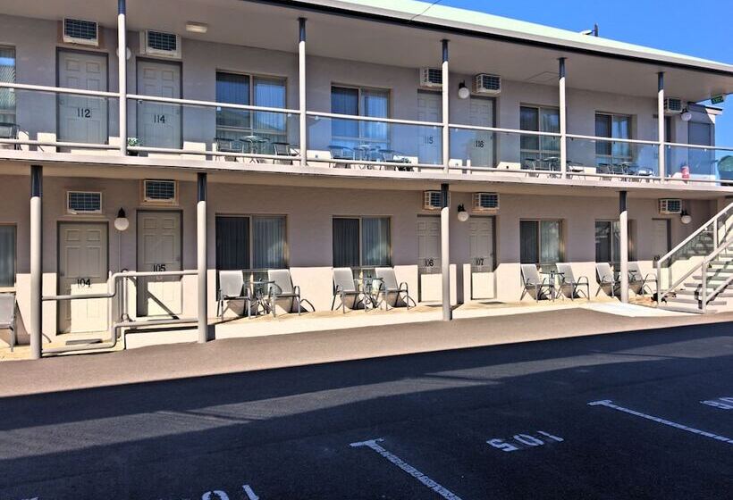 هتل New England Motor Inn