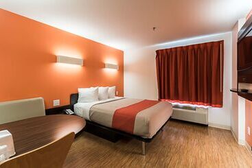 Motel 6 Moosomin, Sk