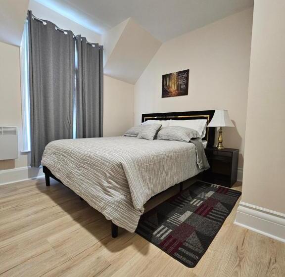 تختخواب و صبحانه Sunflower Guest Suites