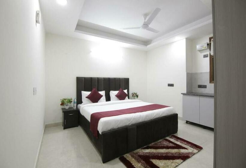 هتل کپسول Madhav Residency