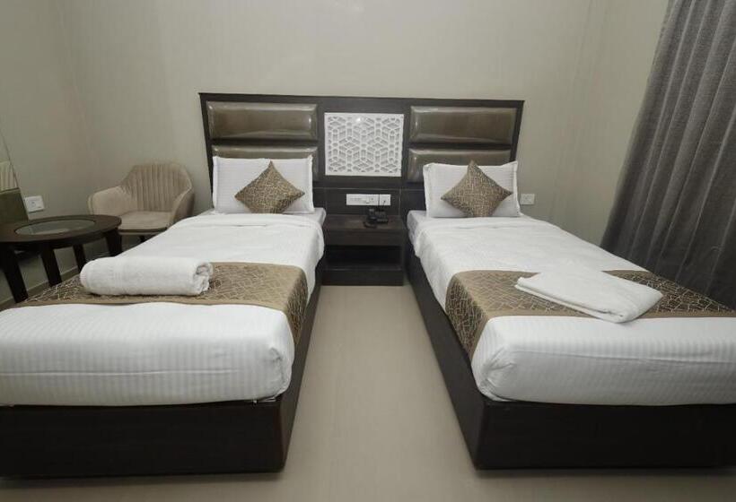 هتل Grand Courtyard Business