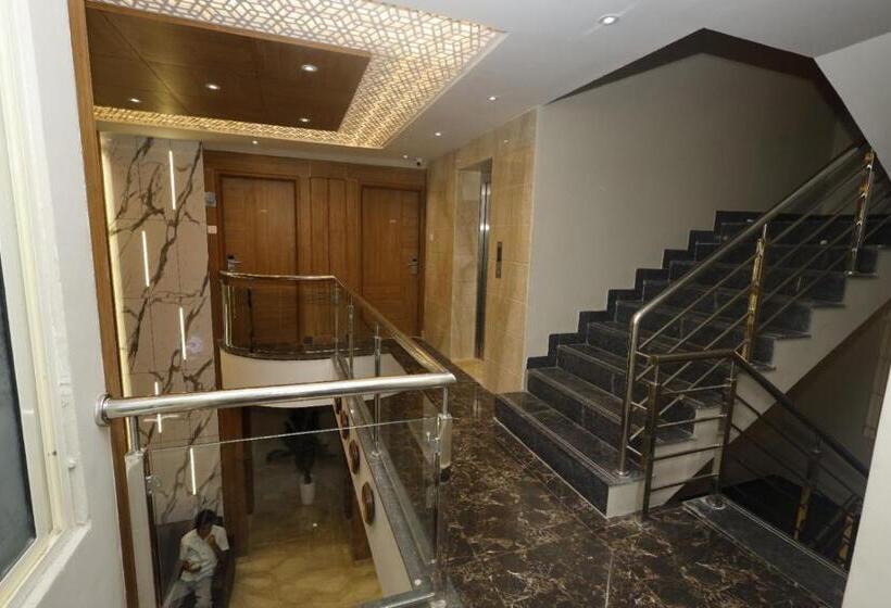 هتل Grand Courtyard Business