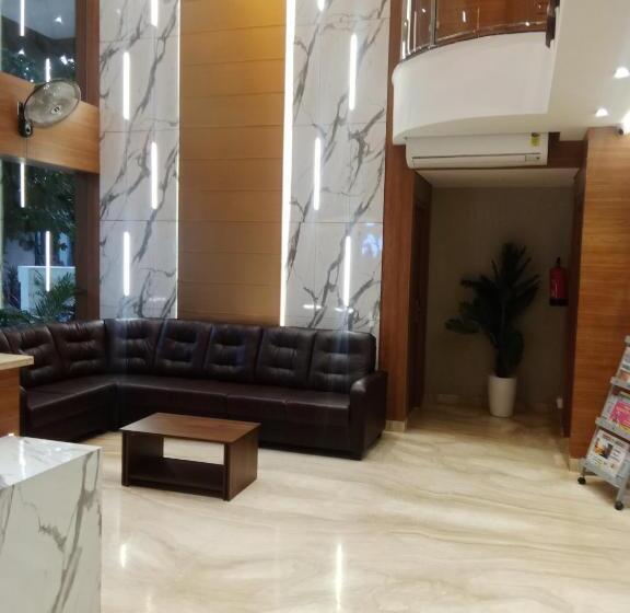 هتل Grand Courtyard Business