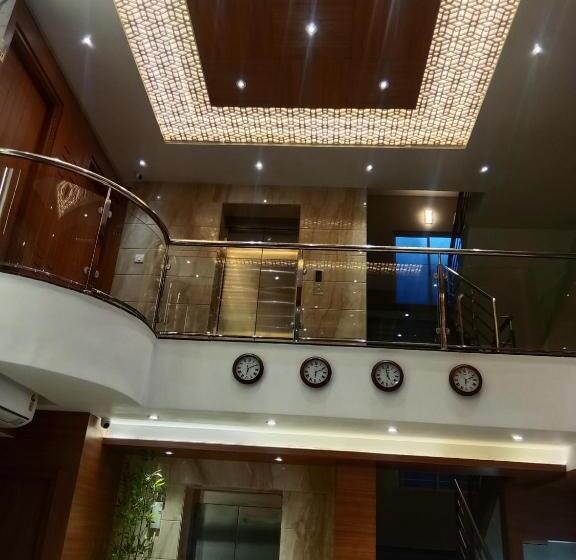 هتل Grand Courtyard Business